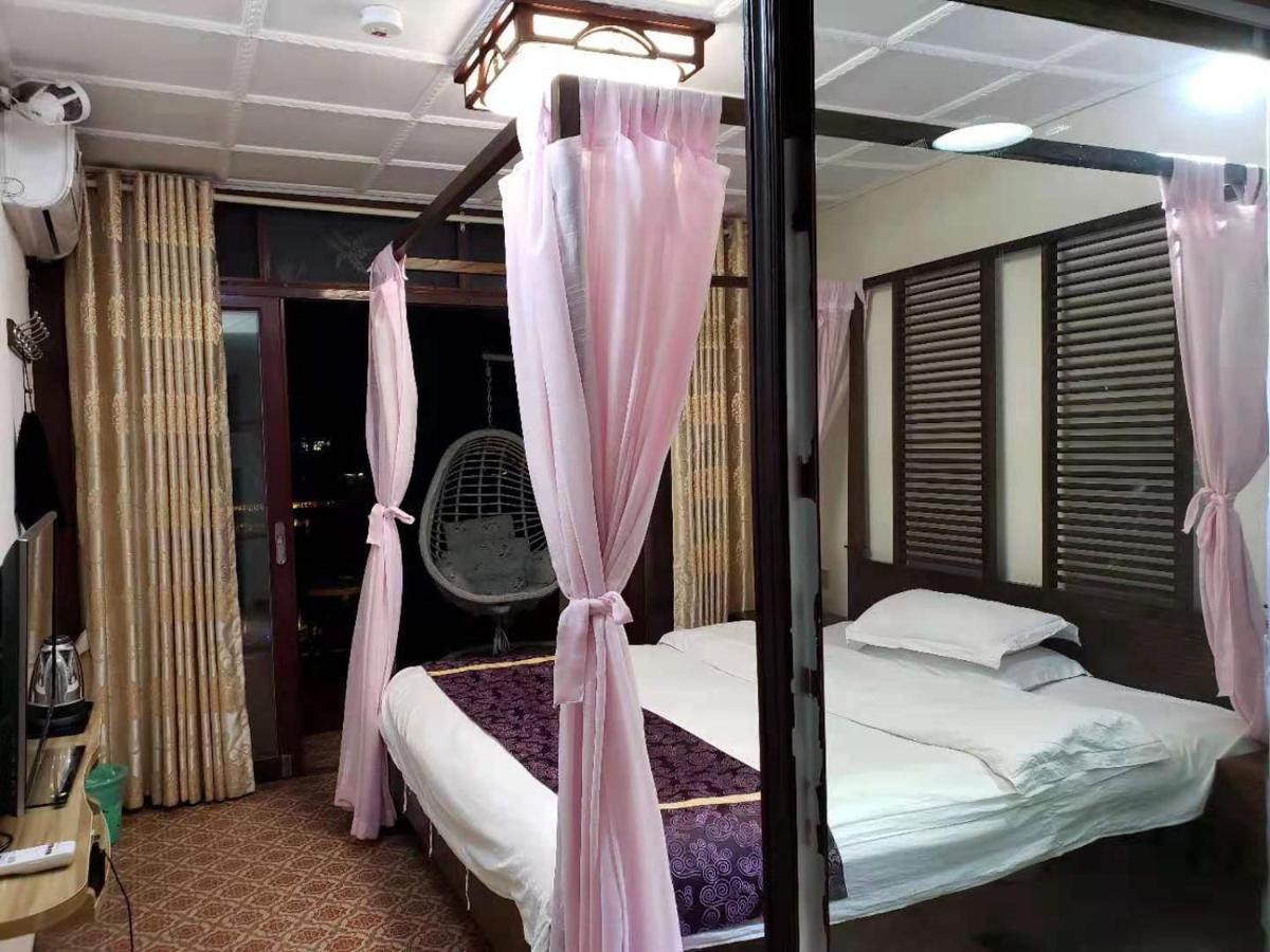 Lqj Riverside Guest House Fenghuang Eksteriør billede