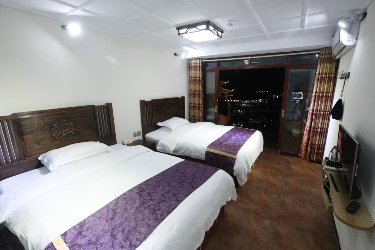 Lqj Riverside Guest House Fenghuang Eksteriør billede