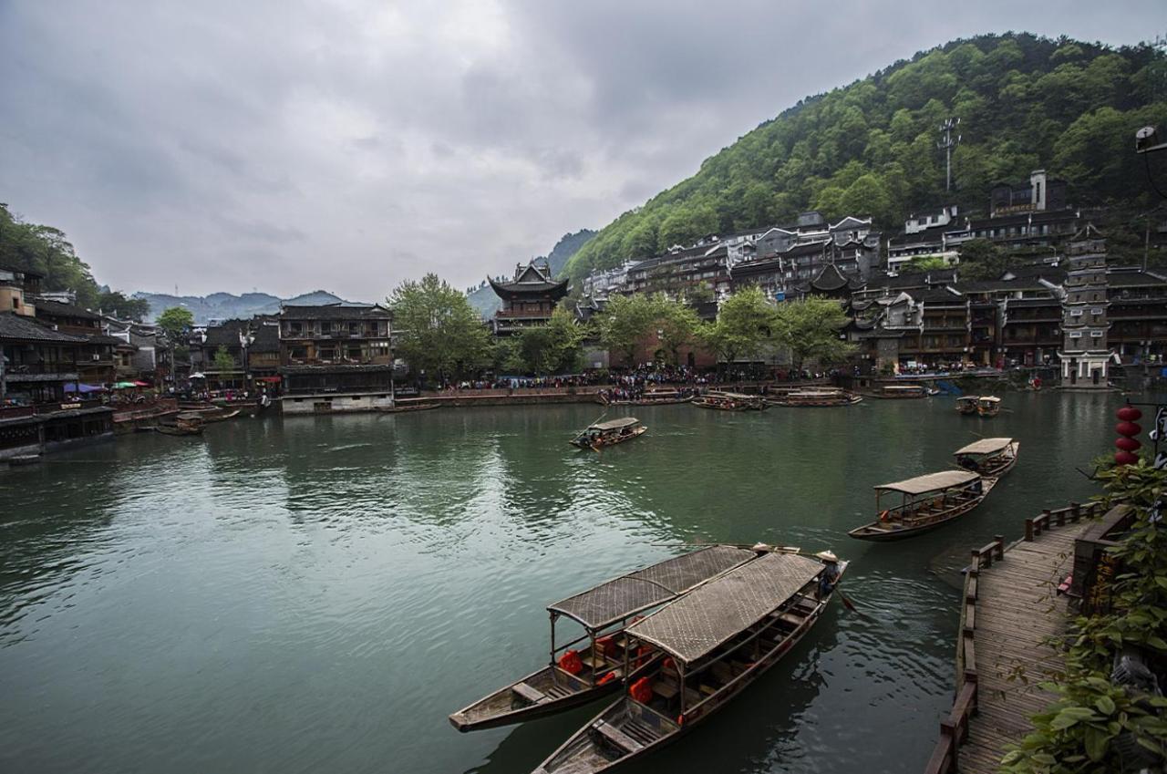 Lqj Riverside Guest House Fenghuang Eksteriør billede