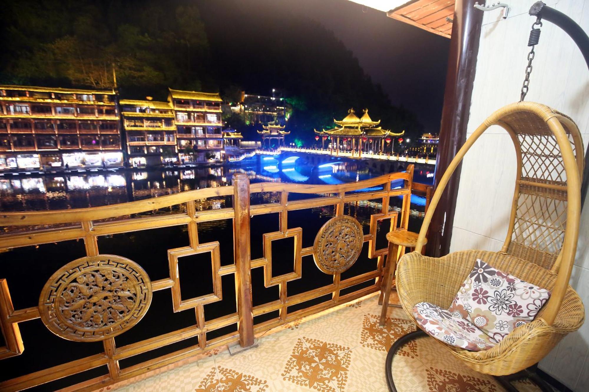 Lqj Riverside Guest House Fenghuang Eksteriør billede