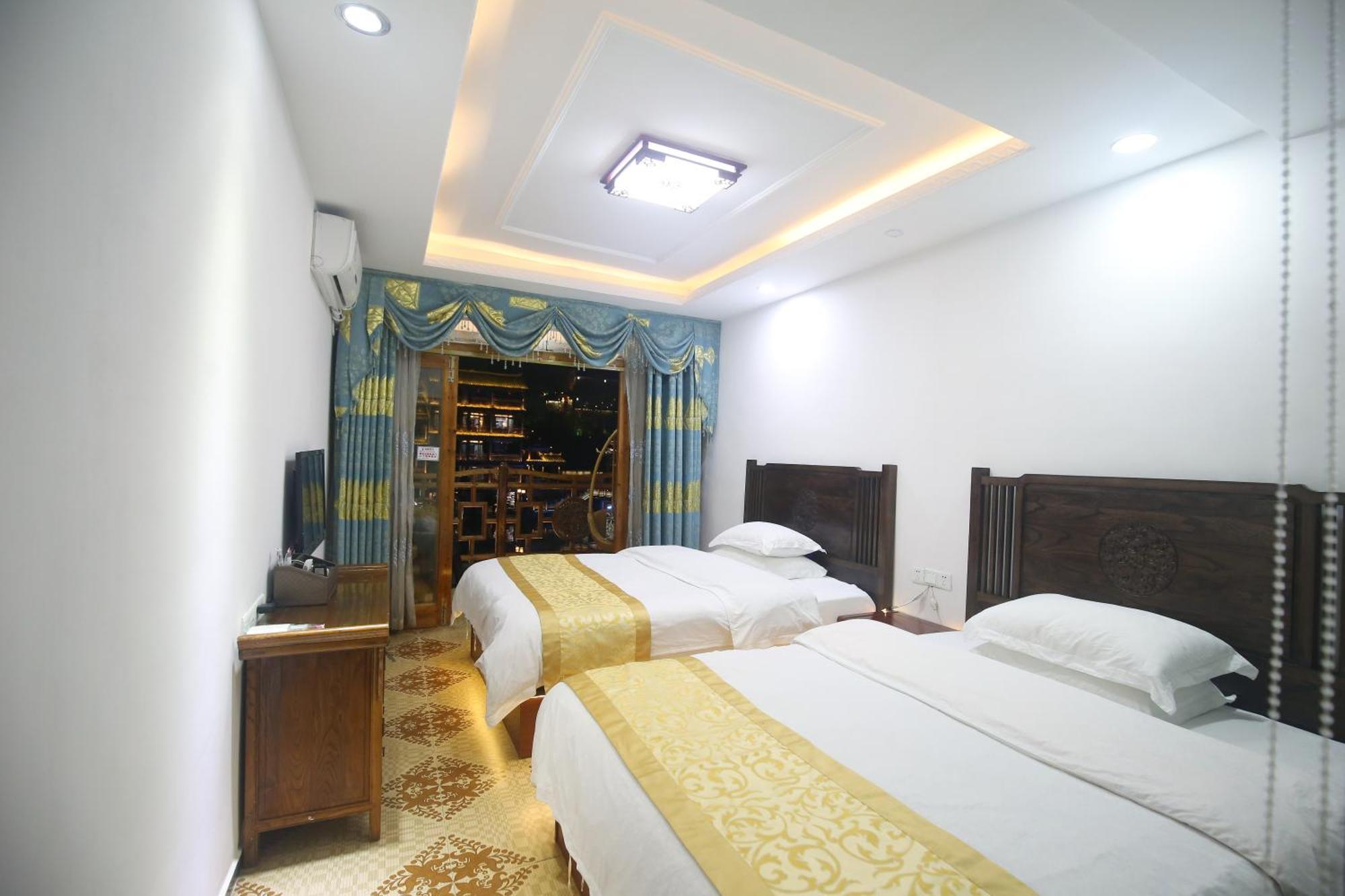 Lqj Riverside Guest House Fenghuang Eksteriør billede