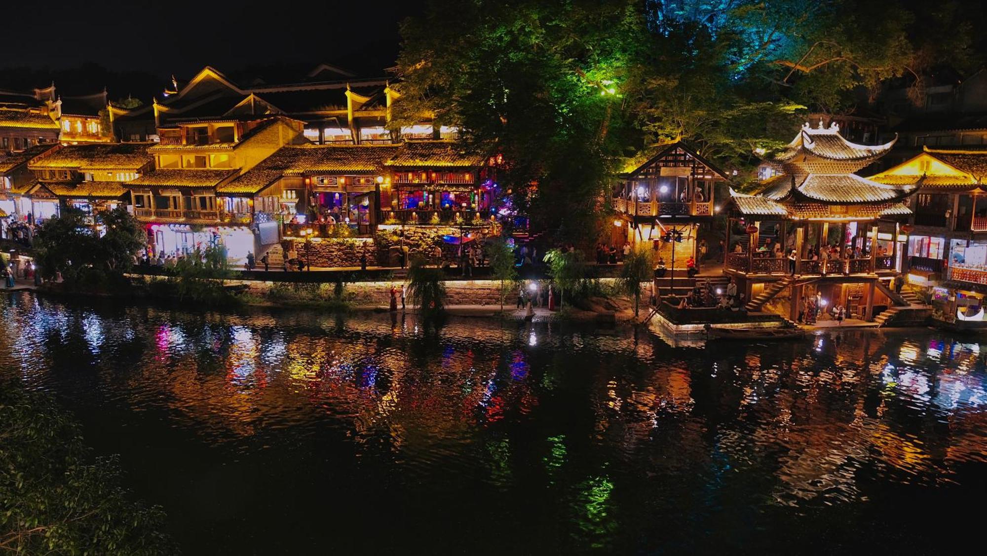 Lqj Riverside Guest House Fenghuang Eksteriør billede