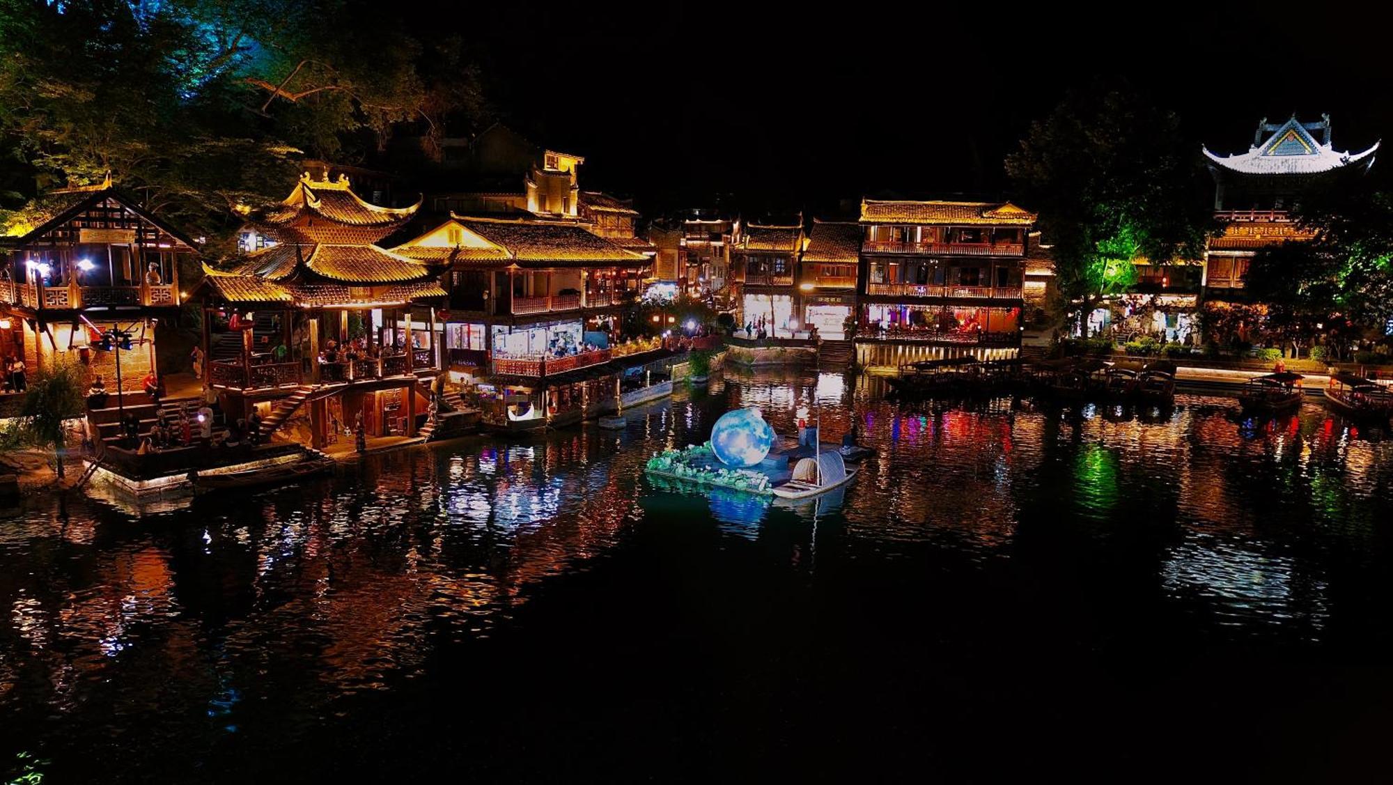 Lqj Riverside Guest House Fenghuang Eksteriør billede