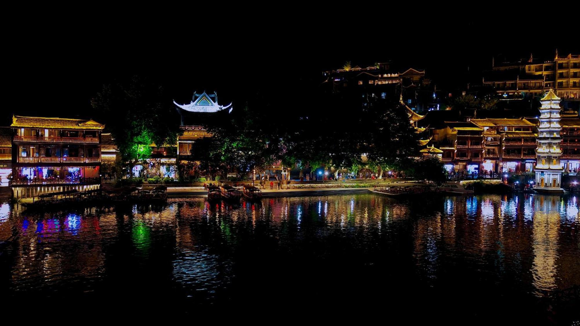 Lqj Riverside Guest House Fenghuang Eksteriør billede