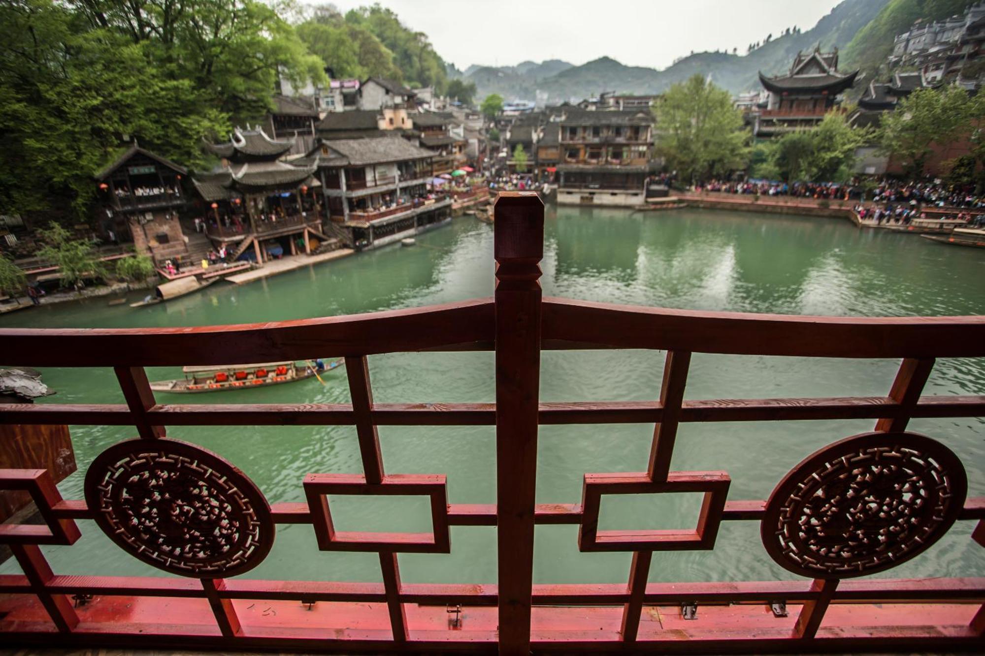 Lqj Riverside Guest House Fenghuang Eksteriør billede