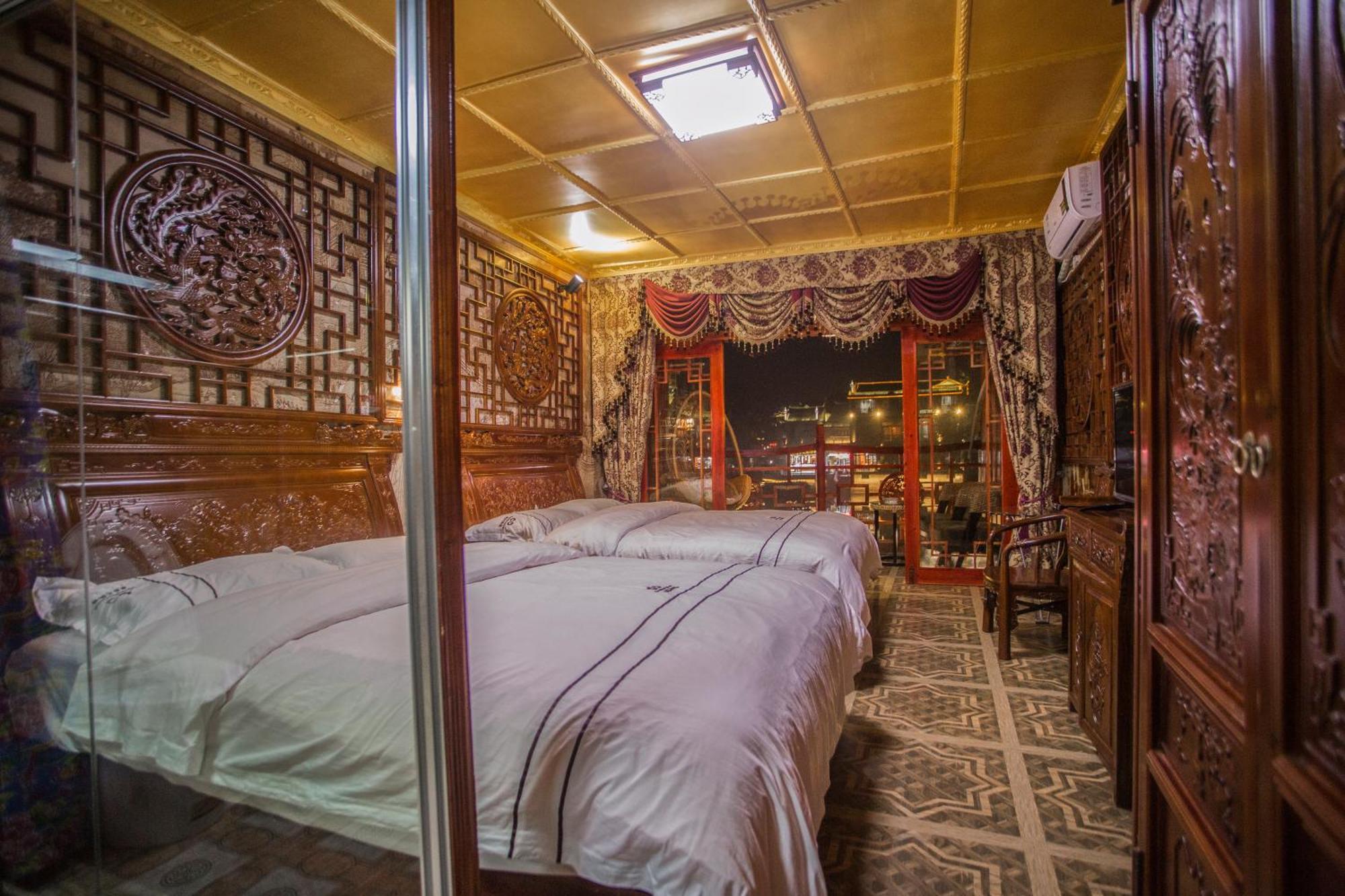 Lqj Riverside Guest House Fenghuang Eksteriør billede